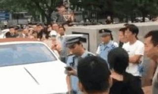 劳斯莱斯堵应急通道